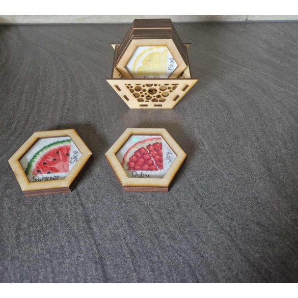 HÍMZETT POHÁRALÁTÉT SZETT 