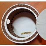 SZALONCUKORKATARTÓ DOBOZ GYERTYÁVAL DÍSZÍTVE