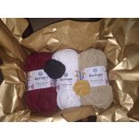 HORGOLÓ FONALCSOMAG-MIKULÁS és barátja RUDOLPH SZOBAMAMUSZ (BORDÓ)